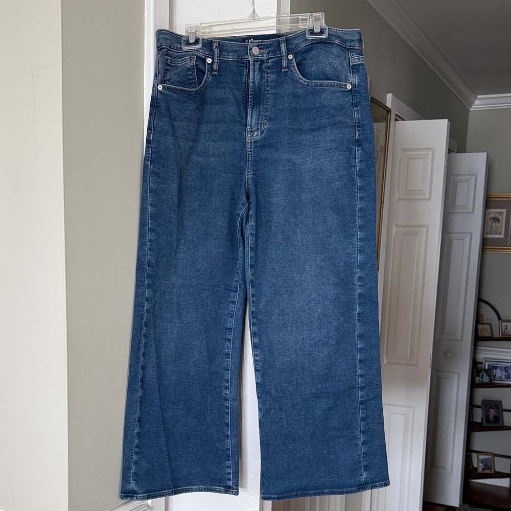 GAP Women's Viral Wide Leg Sweatpants Jeans